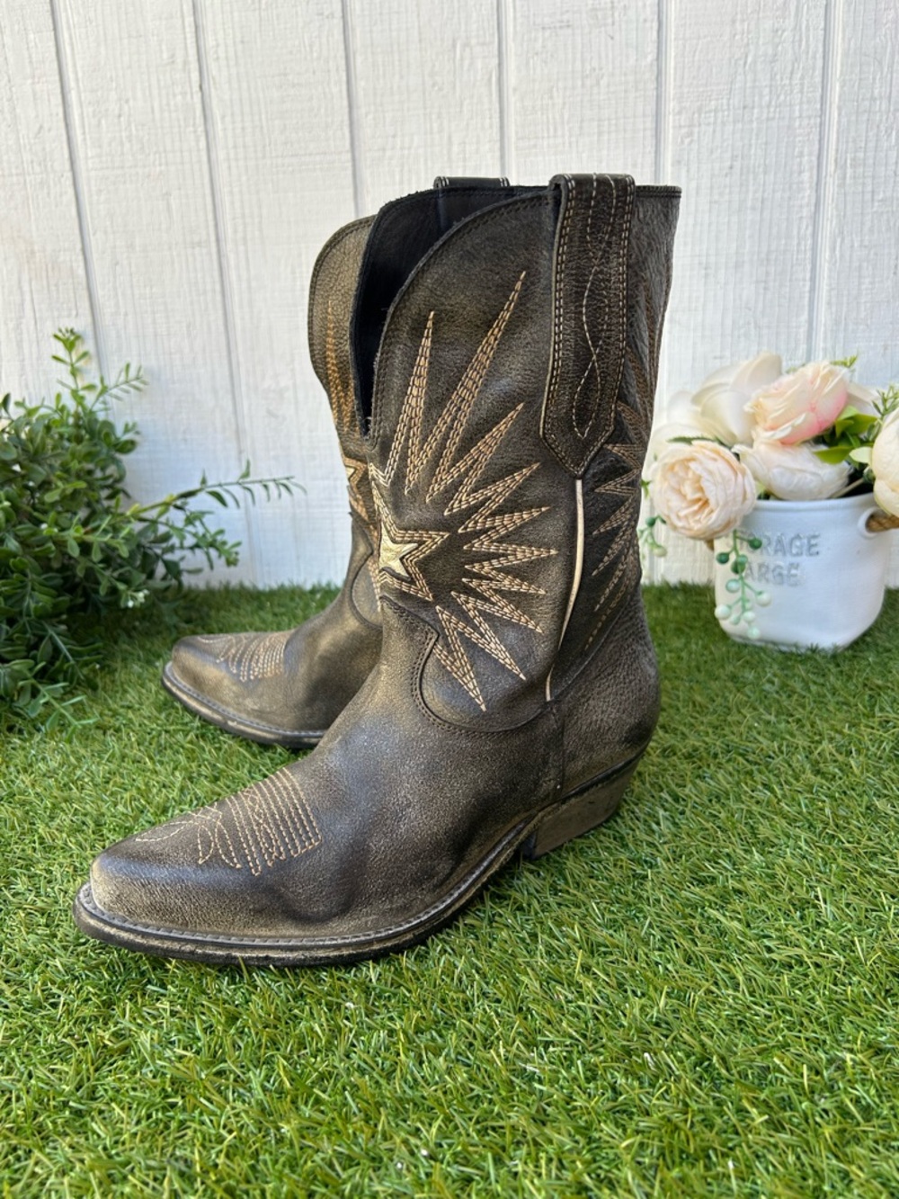 GOLDEN GOOSE
Women low Wish Star boots in black leather with silver star Sz 36 - Picture 8 of 16